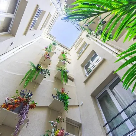Grands Boulevards 11 Apartment